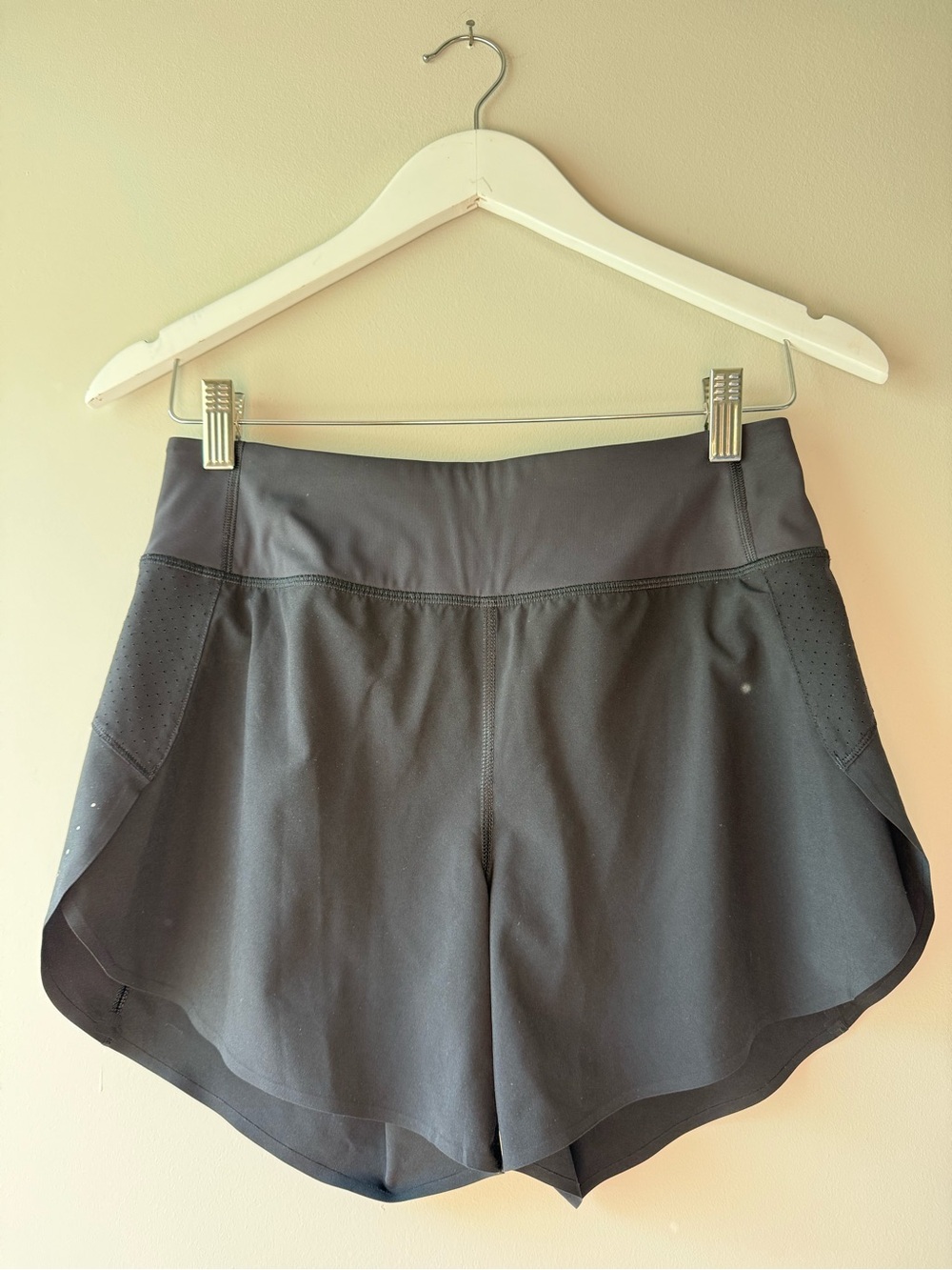 Athleta Run With It 4.5" Shorts Black XS Running Athletic